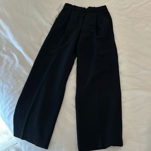 Size 2 short length on Aritzia’s website,Perfect length for anyone 5’3 and under